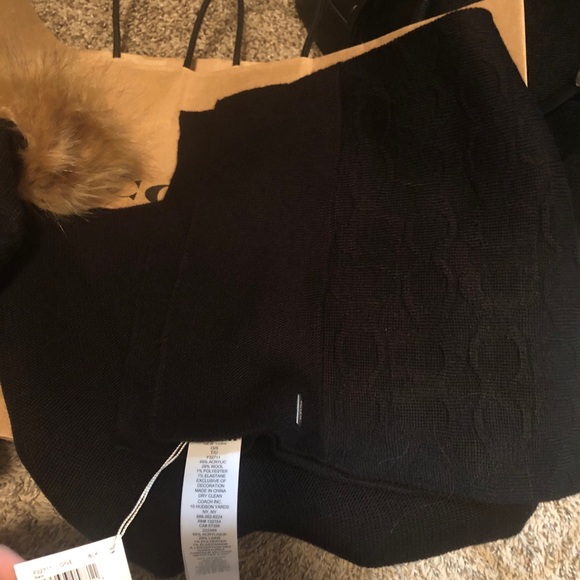 COACH | Black Signature Embossed Knit Scarf - Picture 4 of 5